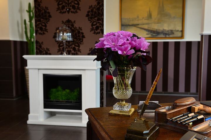 Concierge desk