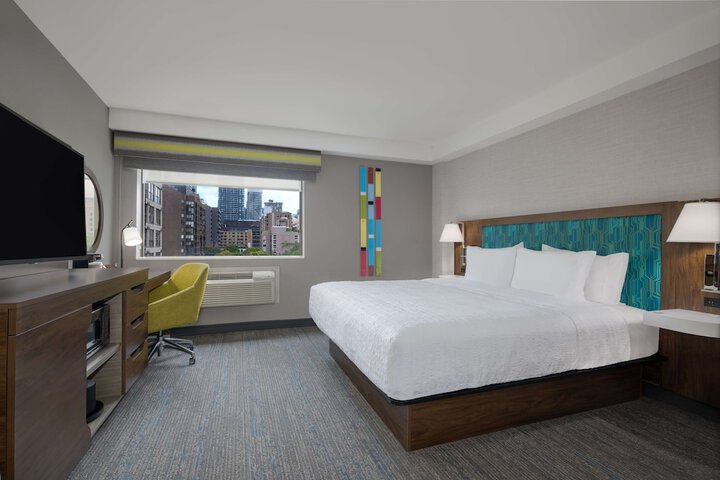 1 King Bed Room Accessible with Tub (17 of 18)