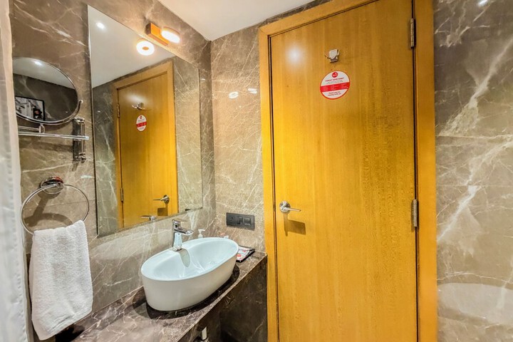 Room 34 of 71