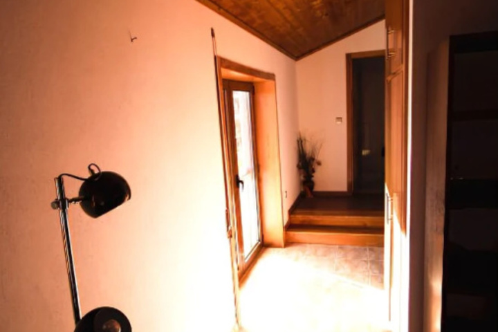 Room 13 of 20