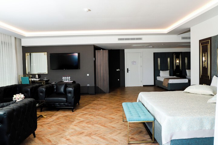Room 32 of 159