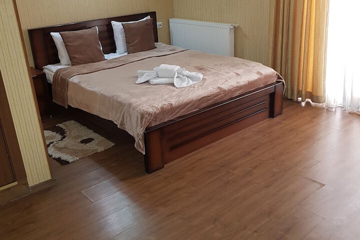 Room 4 of 37
