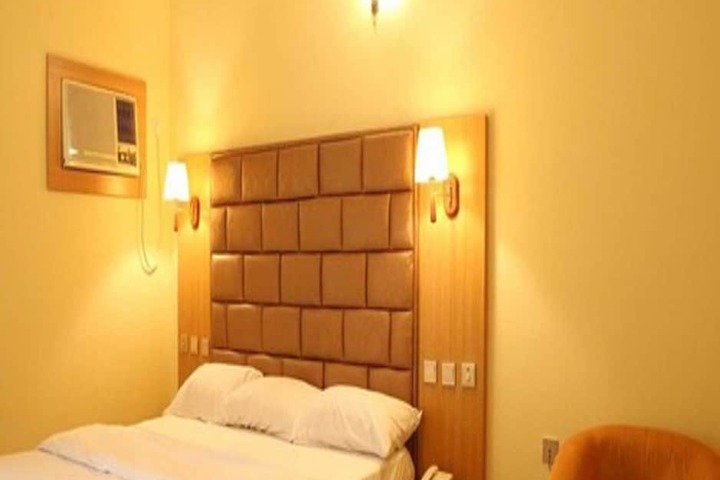 Room 4 of 15