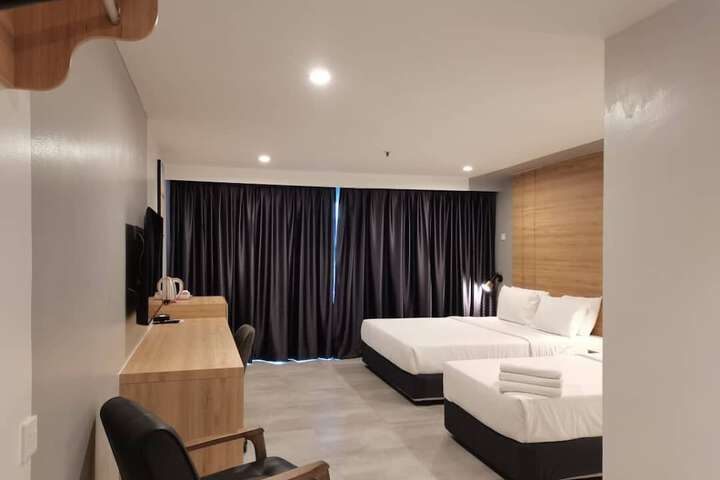 Room 28 of 93