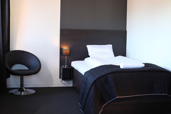 Room 9 of 34