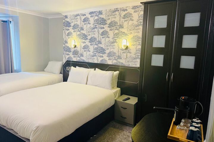 Room 25 of 41