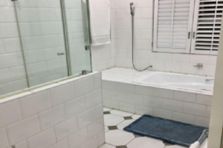 Room 200 of 216