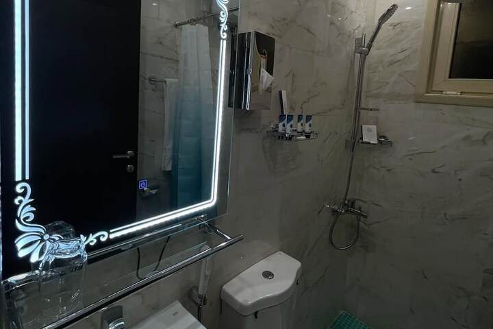 Room 8 of 9