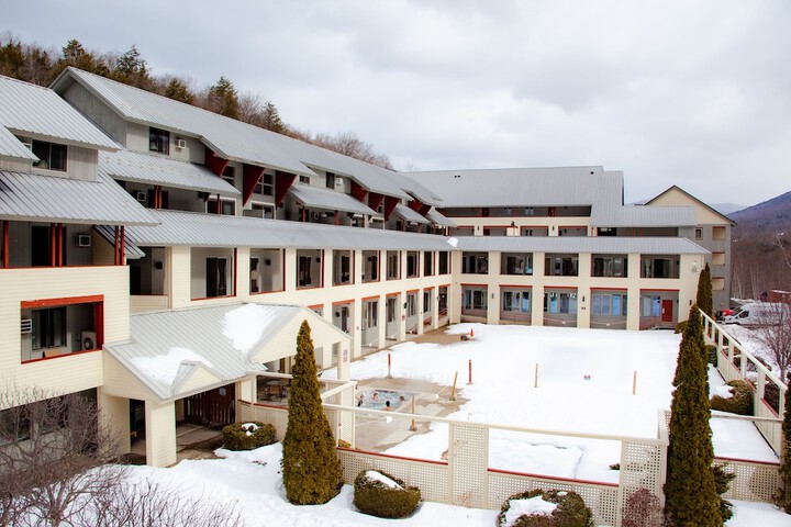 Hotel Exterior 76 of 85