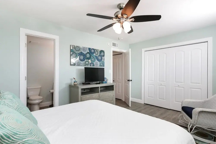 Room 5 of 16