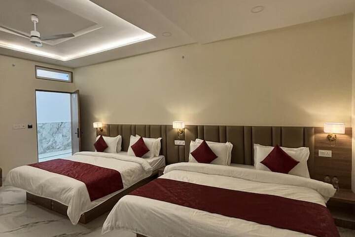 Room 34 of 59