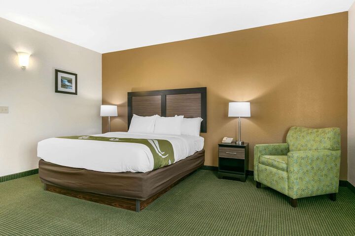 1 King Bed (4 of 13)