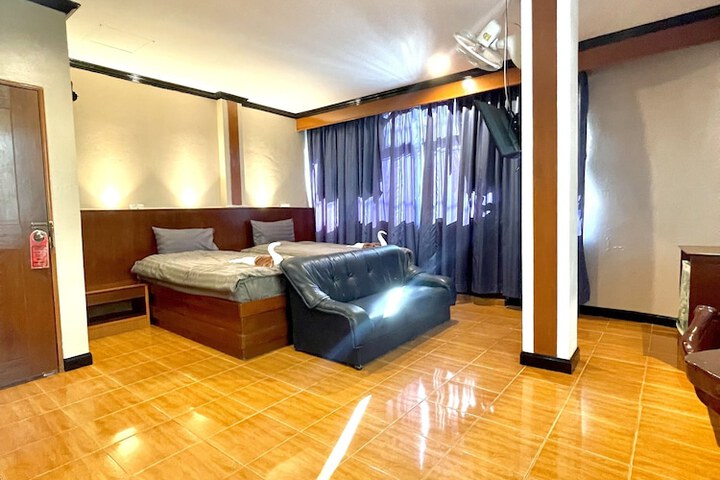 Room 12 of 34