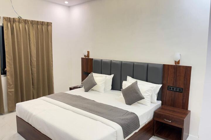 Room 4 of 30
