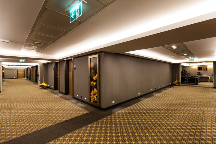 Ballroom/Hall 81 of 89