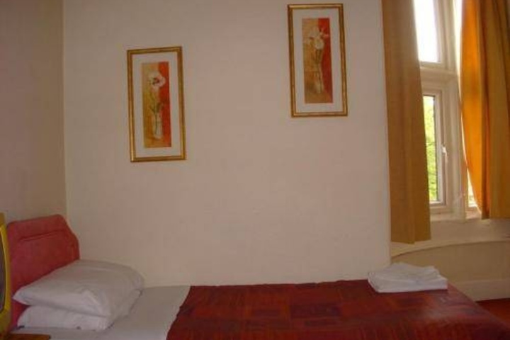 Room 5 of 11