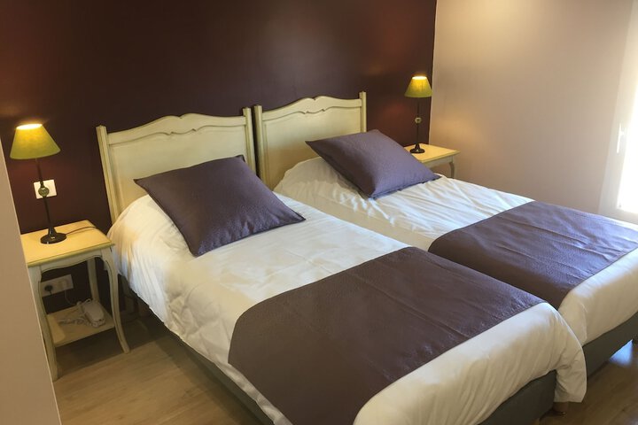 Room 5 of 136