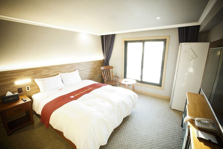 Room 4 of 32