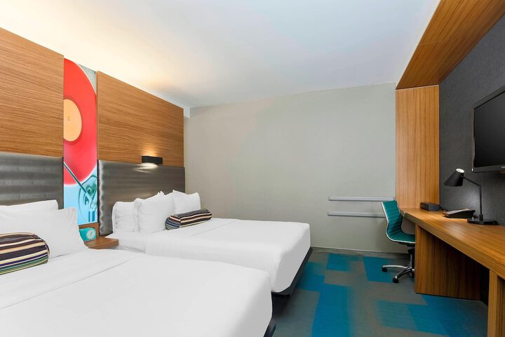 Room 6 of 28
