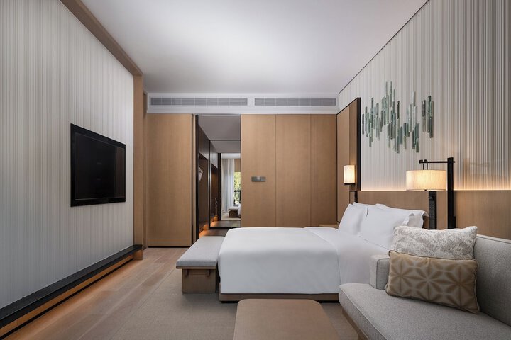 Room 25 of 103