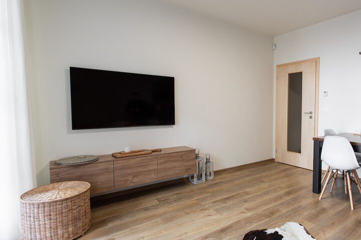 Room 102 of 194