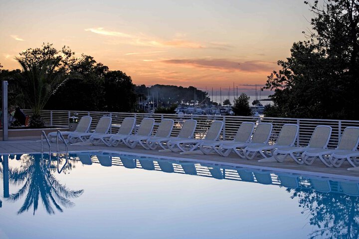 Pool Hotel