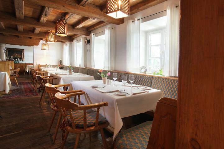 Dining 52 of 64