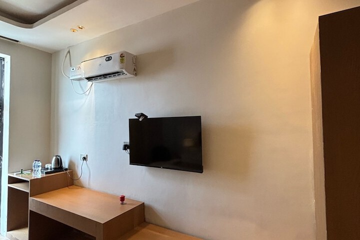 Room 4 of 38