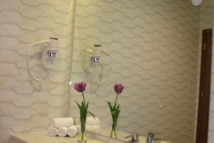 Room 10 of 25