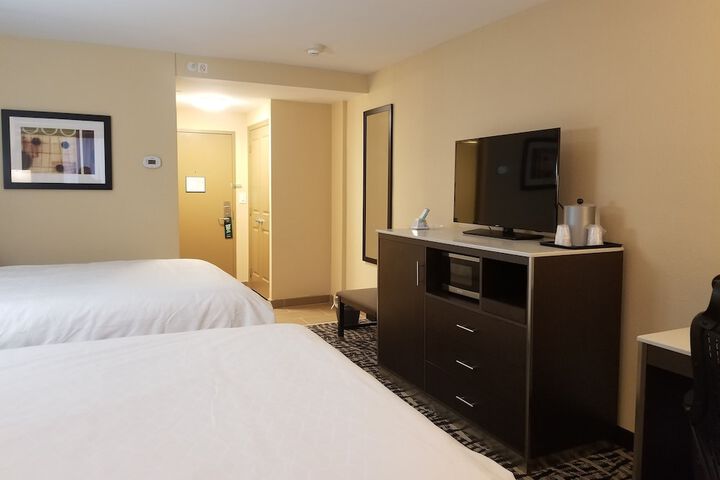 2 Queen Beds (2 of 12)