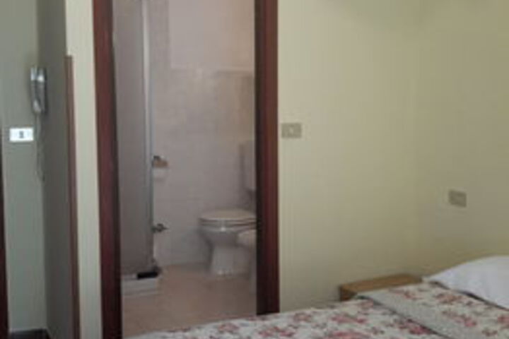 Room 25 of 62