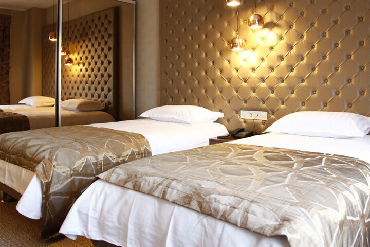 Room 15 of 48