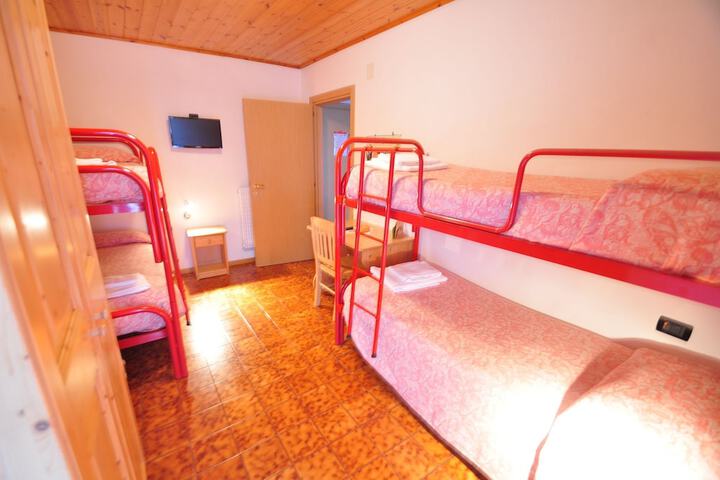Room 8 of 49