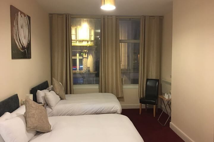Room 13 of 39
