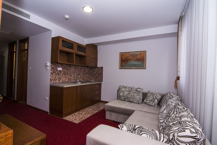 Room 15 of 27