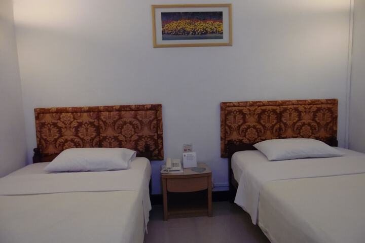 Room 14 of 40