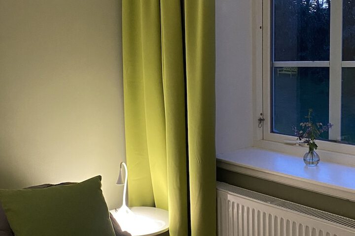 Room 9 of 42
