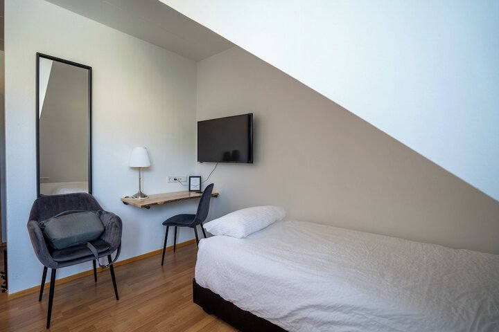 Room 27 of 123