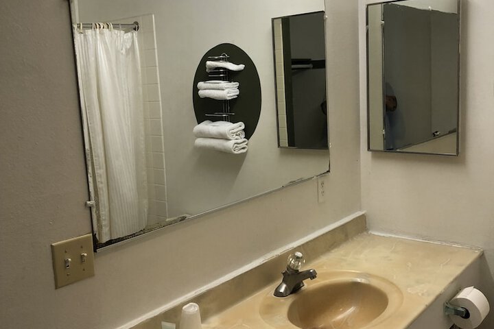 Basic Double Room 2 Queen Beds (5 of 7)
