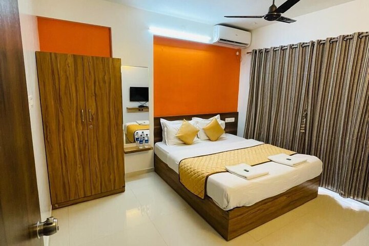 Room 7 of 11