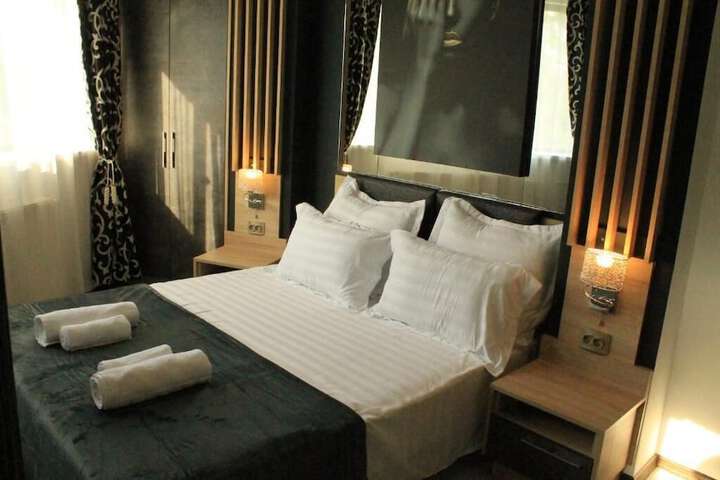 Room 9 of 14