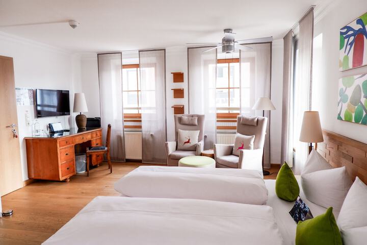 Room 16 of 122