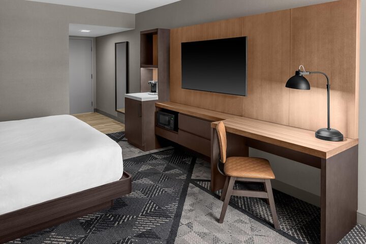Room 17 of 33