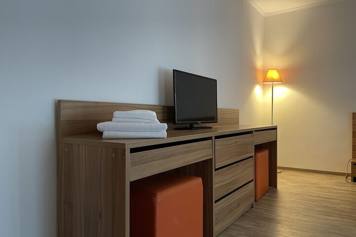 Room 16 of 50