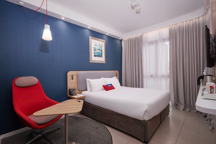 Room 11 of 99