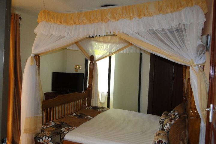 Room 4 of 31