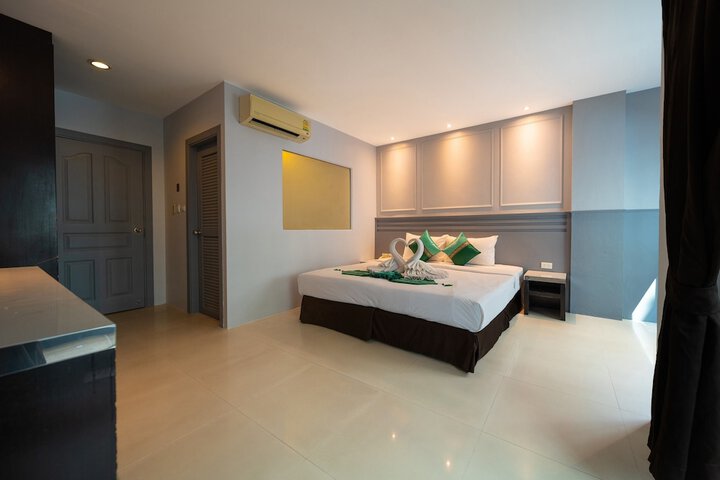 Room 3 of 25