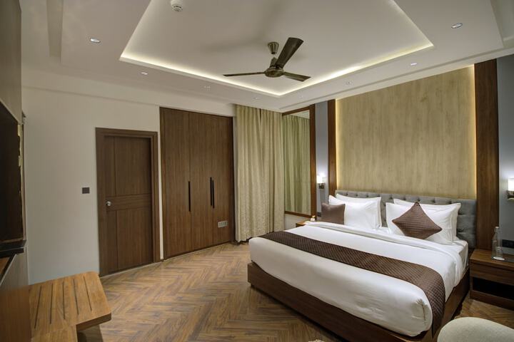 Room 15 of 37