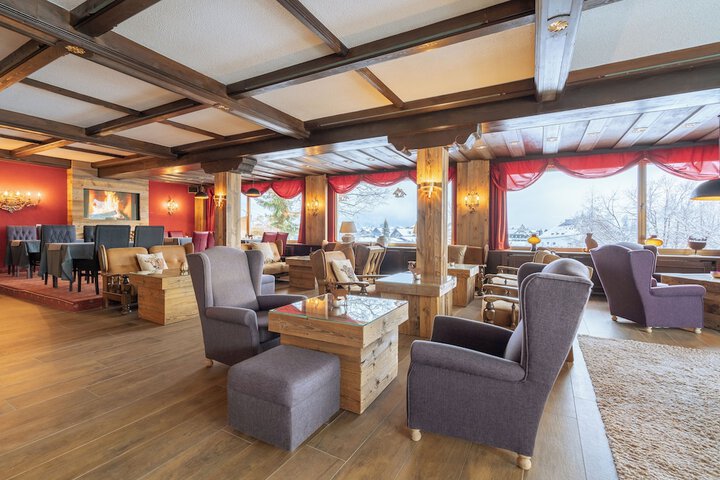Lounge 96 of 126