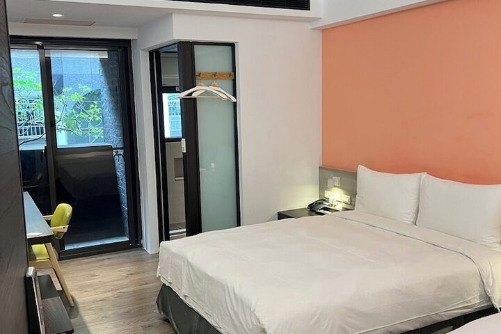 Room 27 of 94